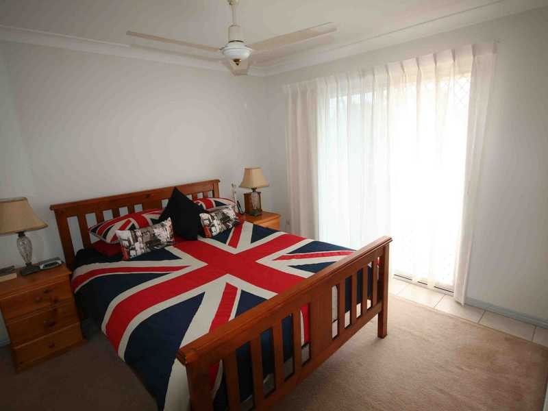 2/4 Maranta Street, Elanora QLD 4221