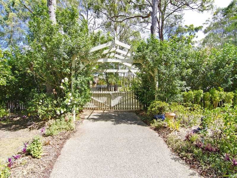 5 Horsman Road, Elanora QLD 4221