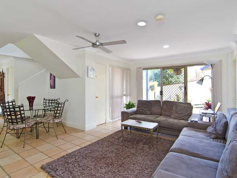 8 Wickepin Court, Elanora QLD 4221