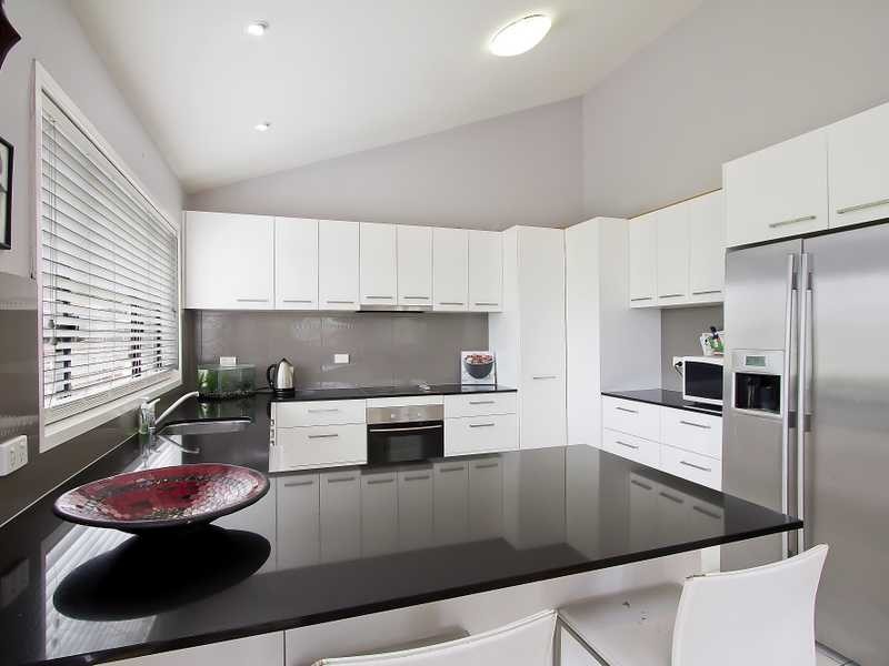 28 Bronzewing Close, Elanora QLD 4221
