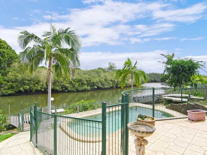 242 Nineteenth Avenue, Elanora QLD 4221