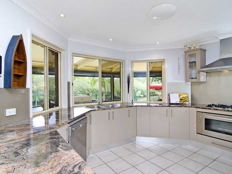 242 Nineteenth Avenue, Elanora QLD 4221