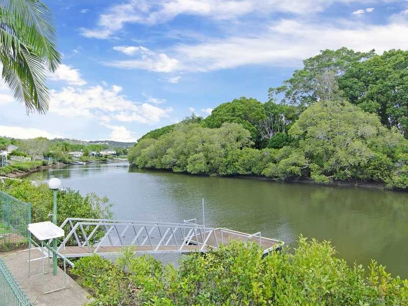 242 Nineteenth Avenue, Elanora QLD 4221