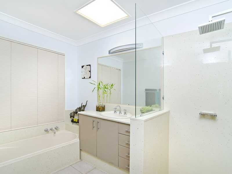 242 Nineteenth Avenue, Elanora QLD 4221