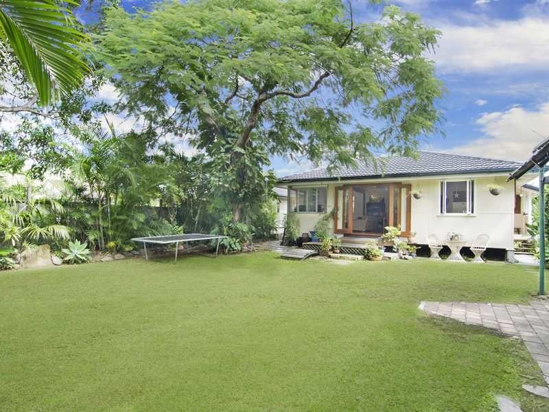 12 Riverside Drive, Currumbin Waters QLD 4223
