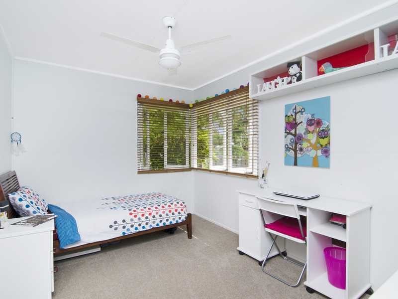 12 Riverside Drive, Currumbin Waters QLD 4223