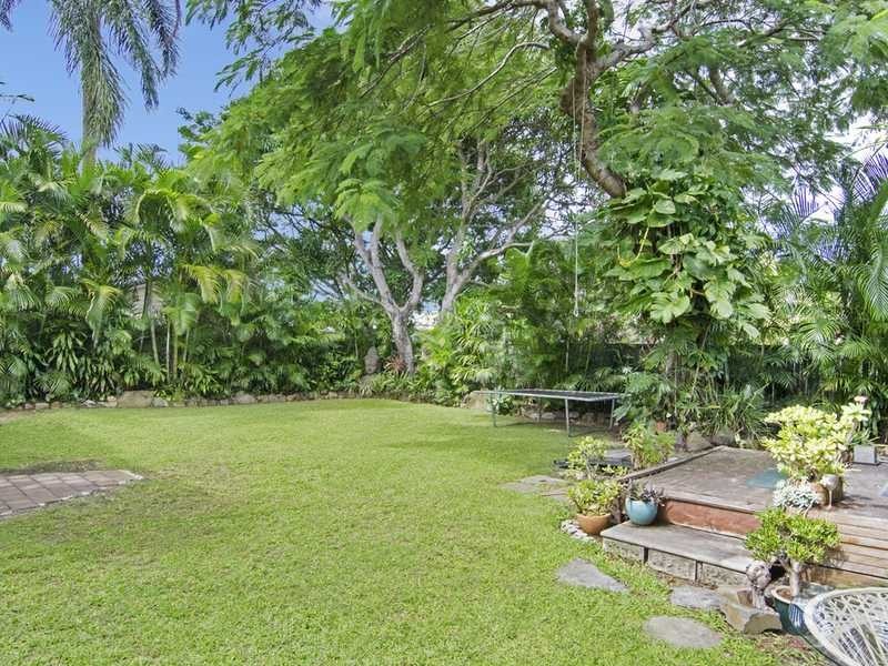 12 Riverside Drive, Currumbin Waters QLD 4223