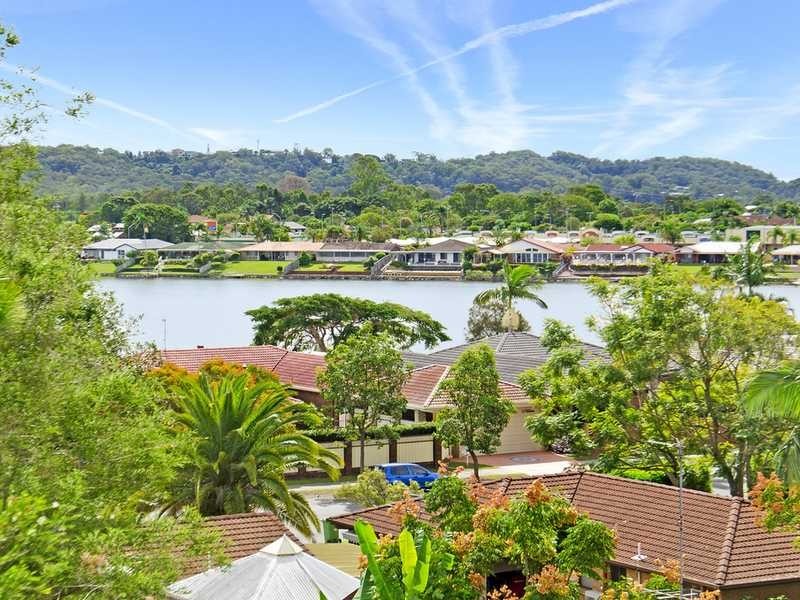 10 Kaffia Court, Elanora QLD 4221