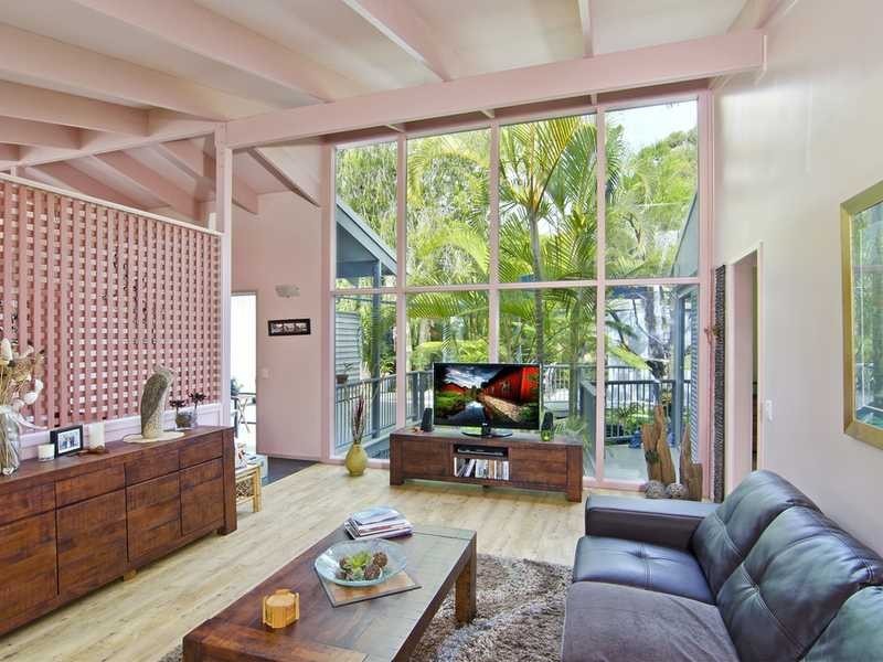 10 Kaffia Court, Elanora QLD 4221