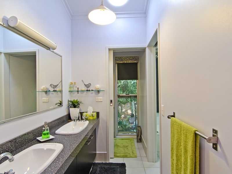 10 Kaffia Court, Elanora QLD 4221