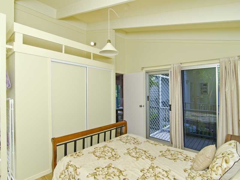 10 Kaffia Court, Elanora QLD 4221