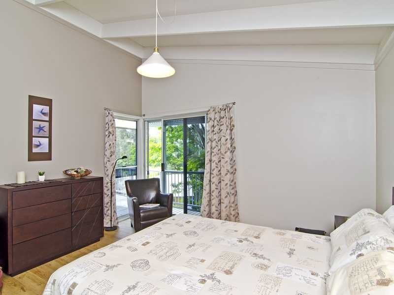 10 Kaffia Court, Elanora QLD 4221