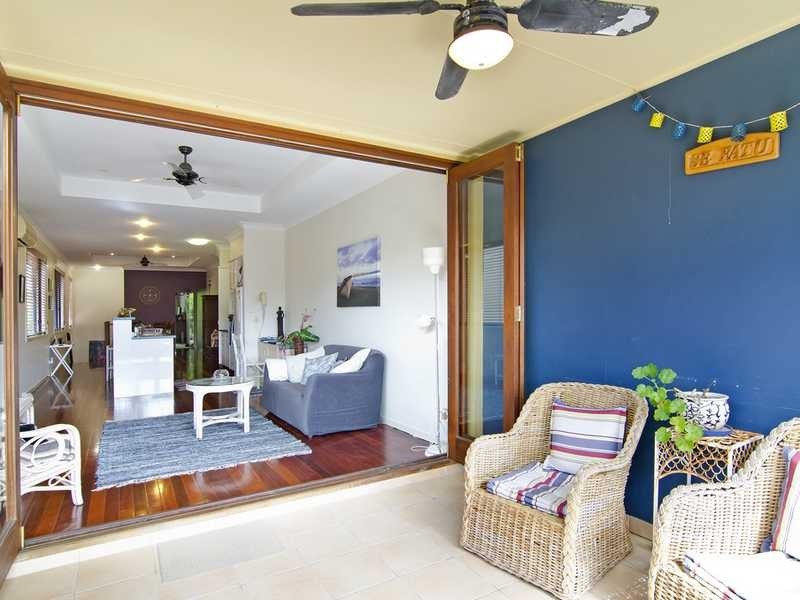 2/18 Ninth Avenue, Palm Beach QLD 4221