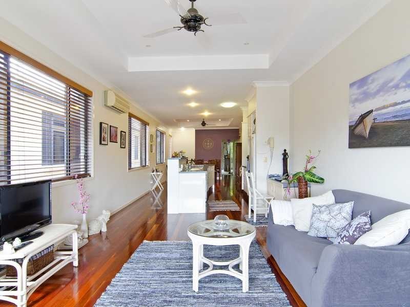 2/18 Ninth Avenue, Palm Beach QLD 4221