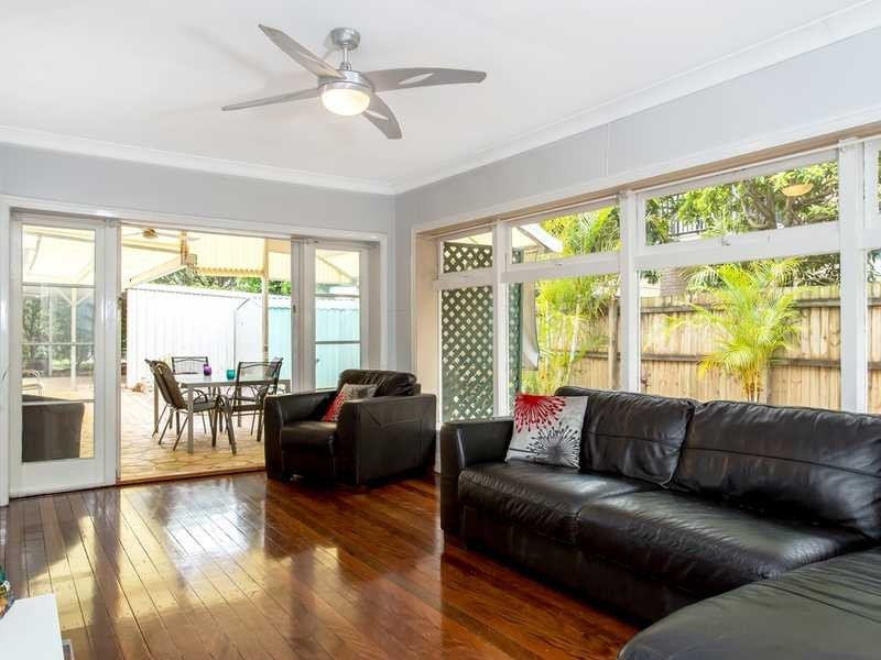 4 Fourteenth Avenue, Palm Beach QLD 4221