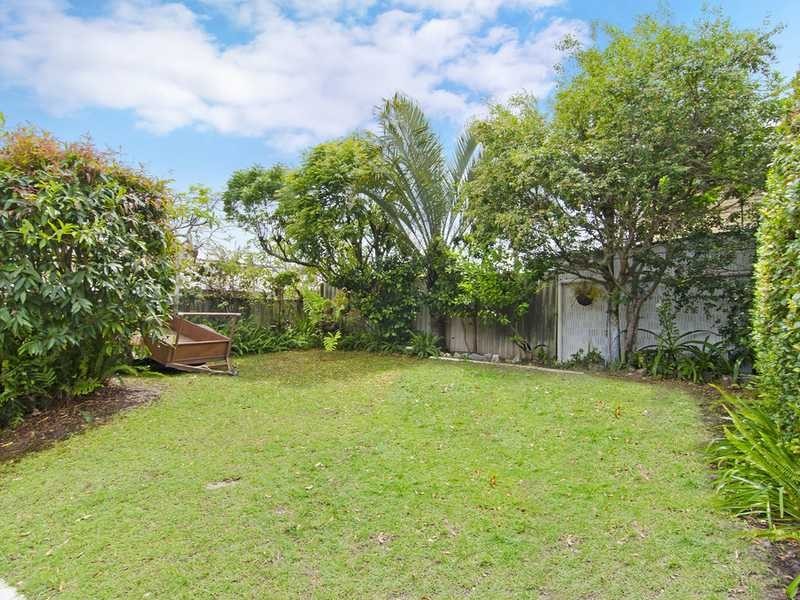 4 Fourteenth Avenue, Palm Beach QLD 4221