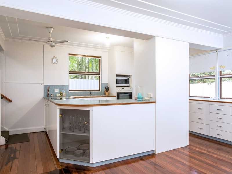 4 Fourteenth Avenue, Palm Beach QLD 4221