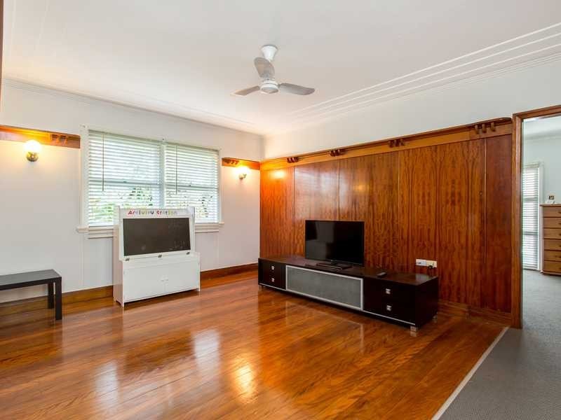 4 Fourteenth Avenue, Palm Beach QLD 4221