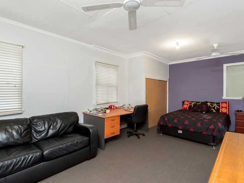 4 Fourteenth Avenue, Palm Beach QLD 4221