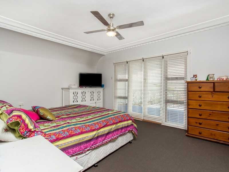 4 Fourteenth Avenue, Palm Beach QLD 4221