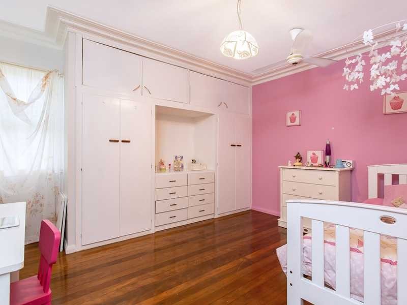 4 Fourteenth Avenue, Palm Beach QLD 4221