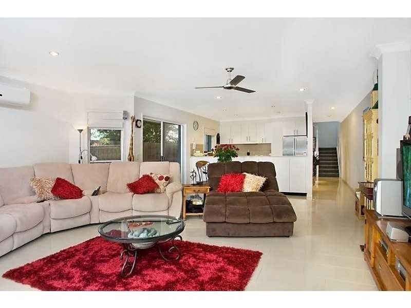 2/83 Tahiti Avenue, Palm Beach QLD 4221