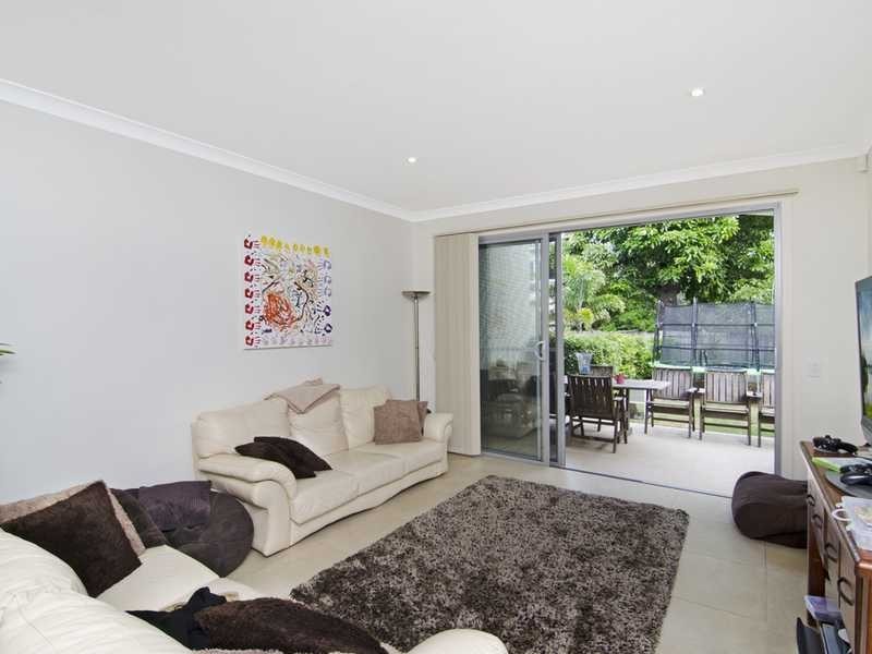 2/98 Leyte Avenue, Palm Beach QLD 4221