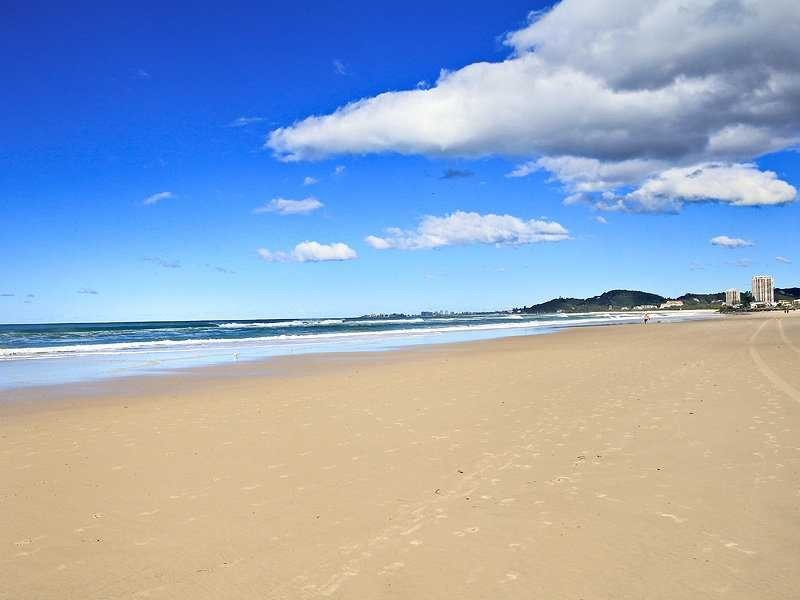 4A/2 Nineteenth Avenue, Palm Beach QLD 4221