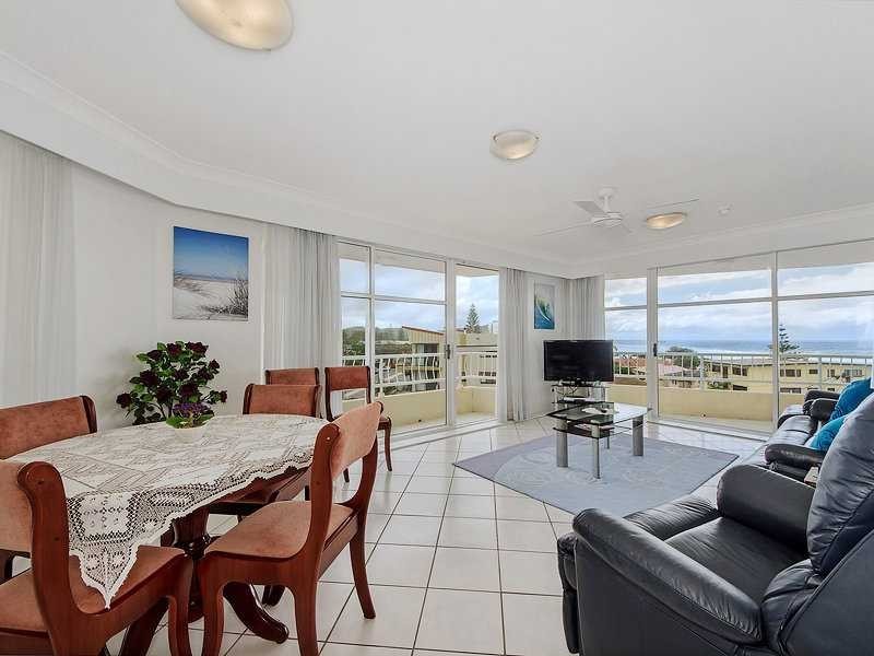 4A/2 Nineteenth Avenue, Palm Beach QLD 4221