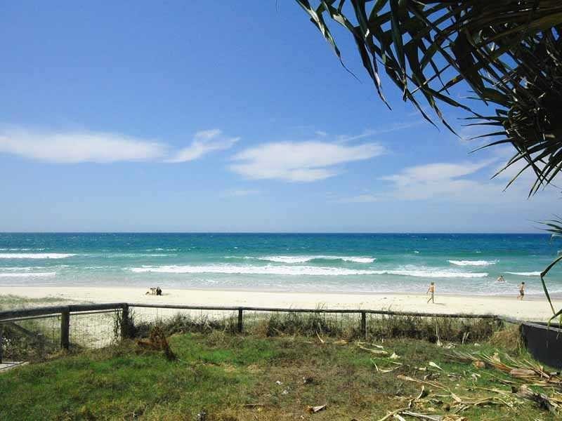 2/5 Parnki Parade, Palm Beach QLD 4221