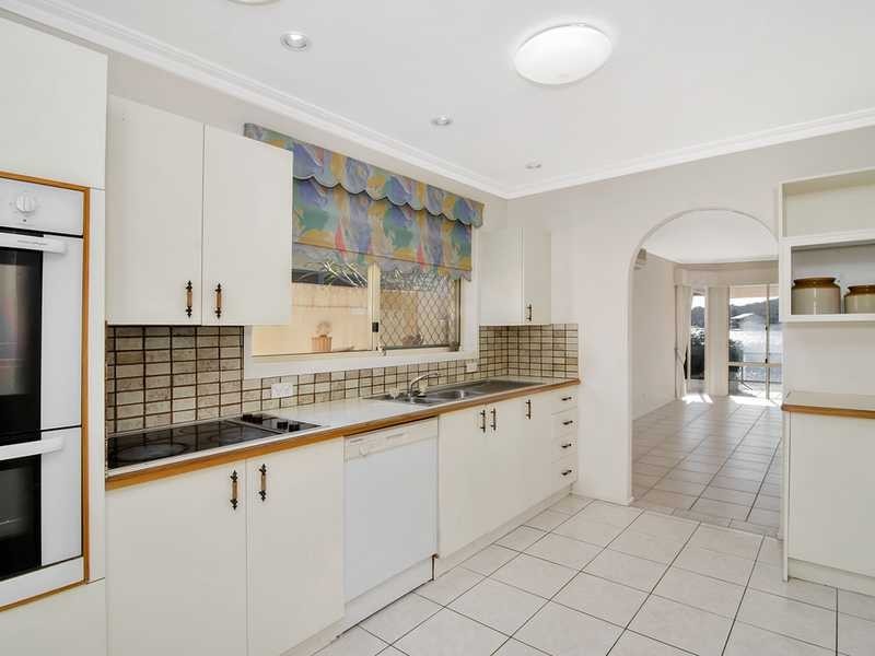 27 Barracuda Court, Palm Beach QLD 4221