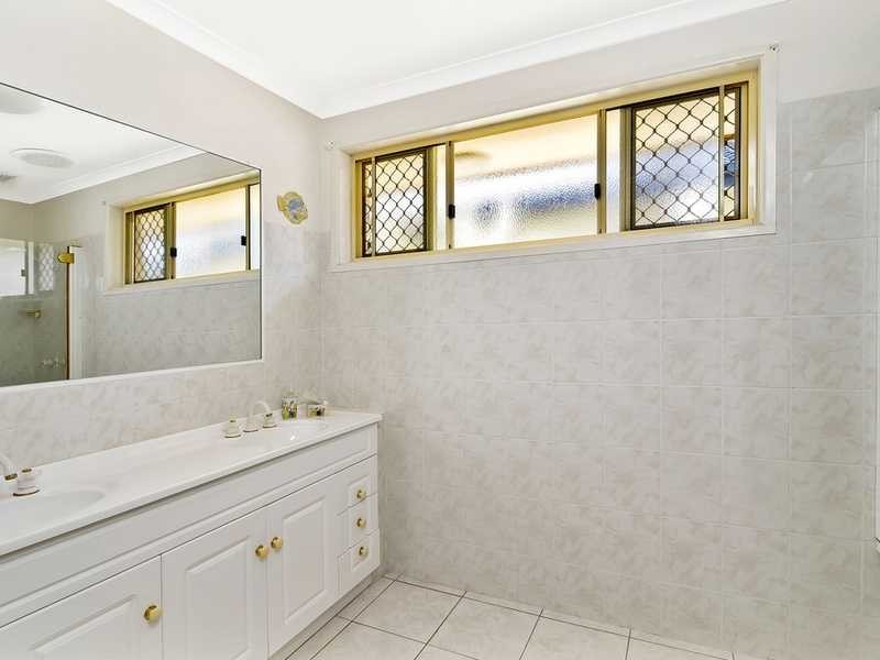27 Barracuda Court, Palm Beach QLD 4221