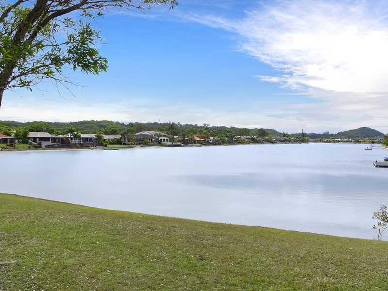 52 Japonica Drive, Palm Beach QLD 4221