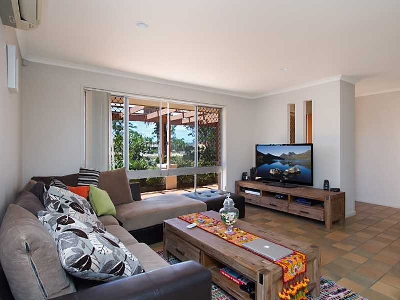 52 Japonica Drive, Palm Beach QLD 4221