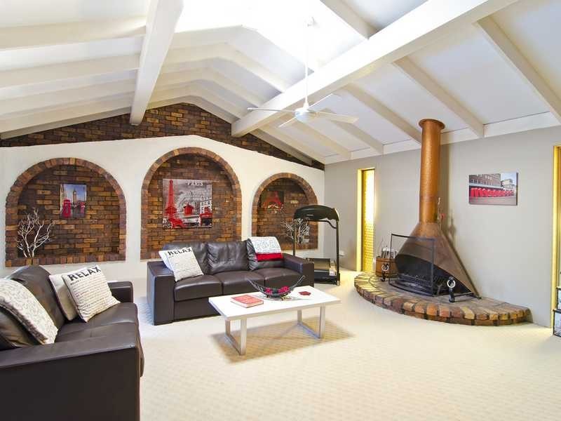 18 Myrtle Court, Palm Beach QLD 4221