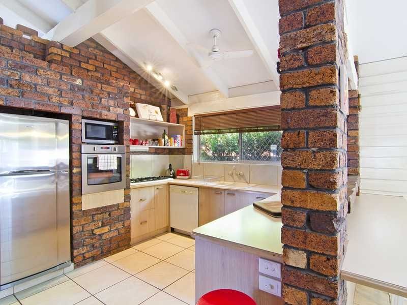 18 Myrtle Court, Palm Beach QLD 4221