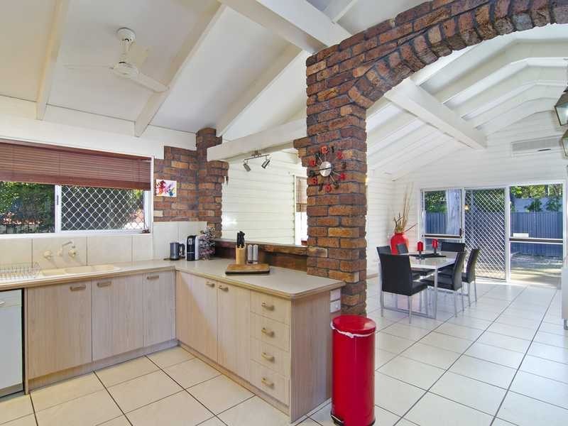 18 Myrtle Court, Palm Beach QLD 4221