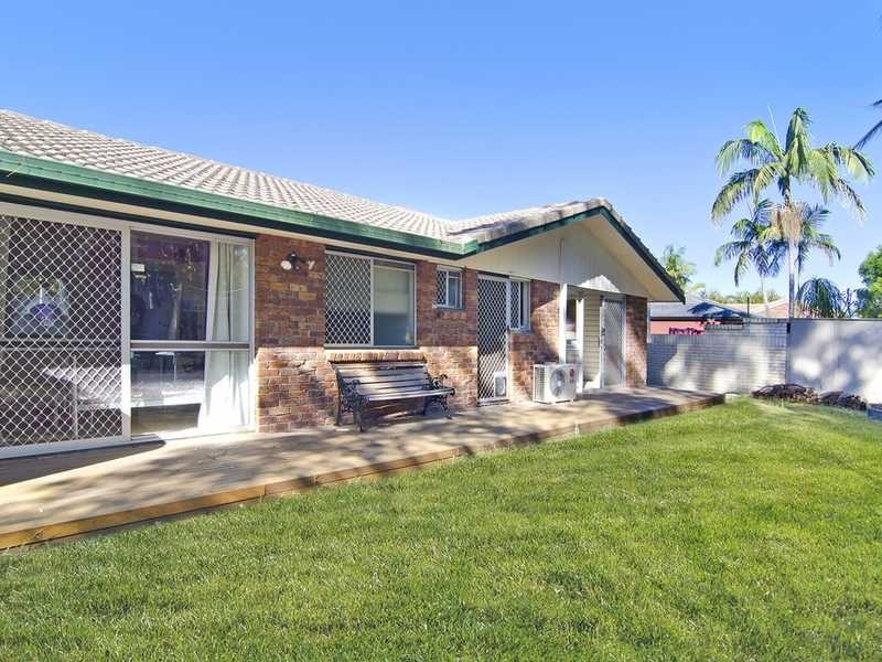 18 Myrtle Court, Palm Beach QLD 4221