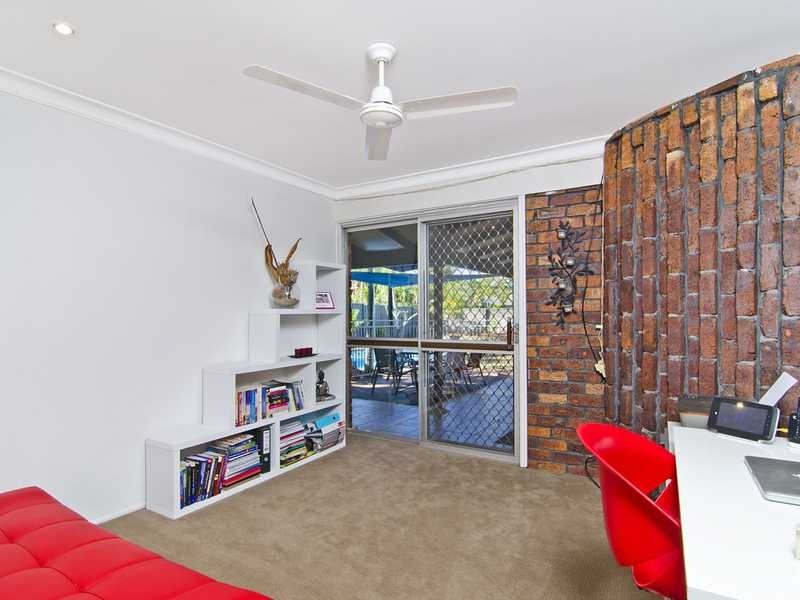 18 Myrtle Court, Palm Beach QLD 4221