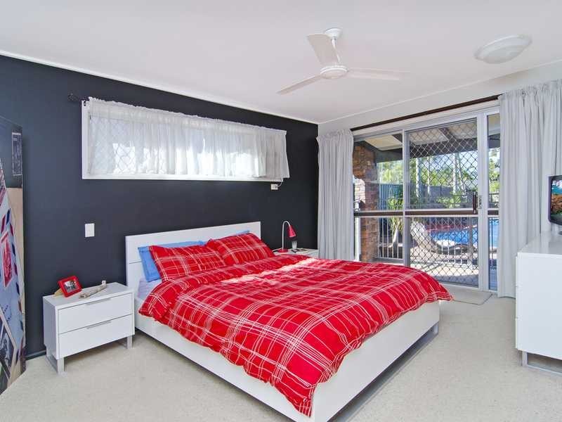 18 Myrtle Court, Palm Beach QLD 4221