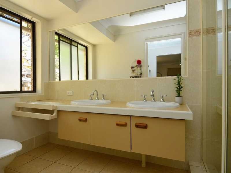 28 Westminster Boulevard, Elanora QLD 4221