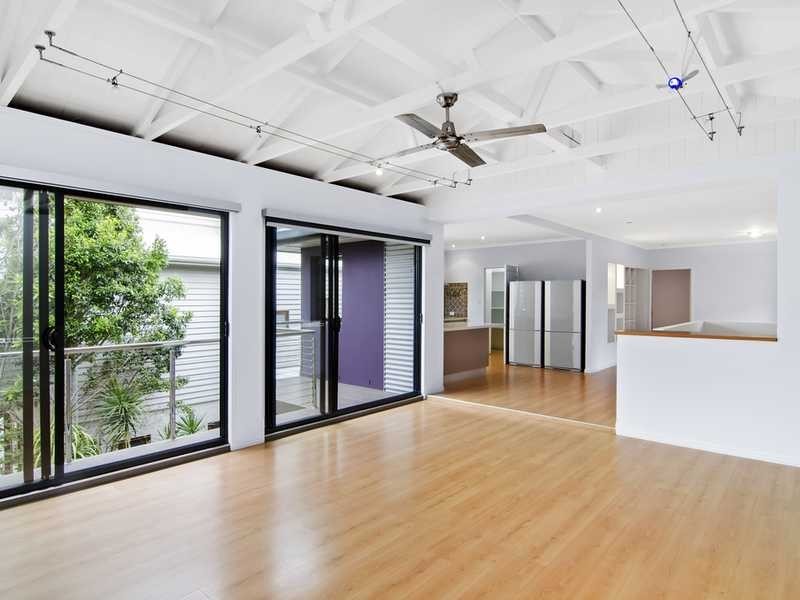 8 Fourth Avenue, Palm Beach QLD 4221