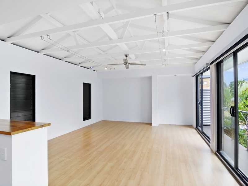 8 Fourth Avenue, Palm Beach QLD 4221