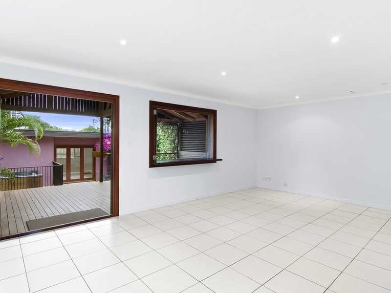 8 Fourth Avenue, Palm Beach QLD 4221