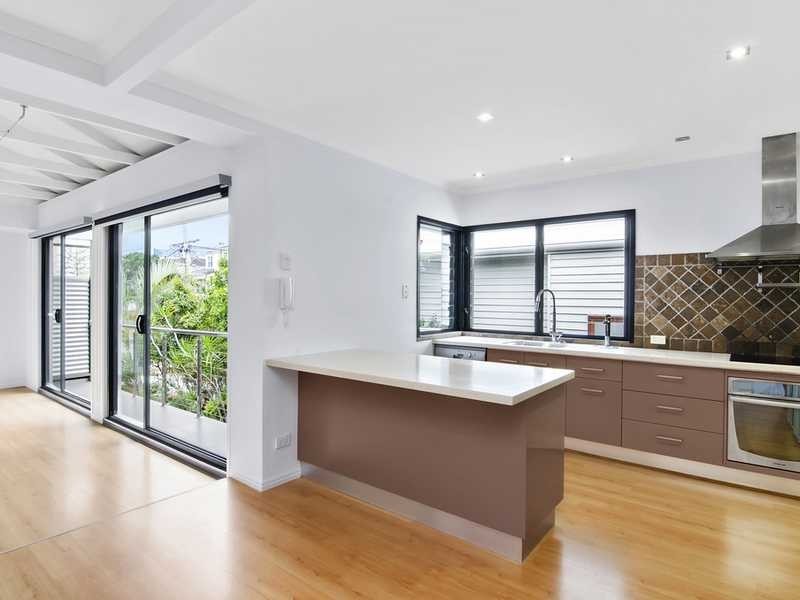 8 Fourth Avenue, Palm Beach QLD 4221