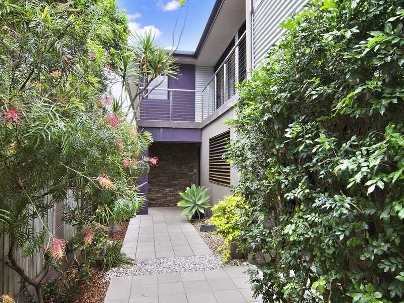 8 Fourth Avenue, Palm Beach QLD 4221