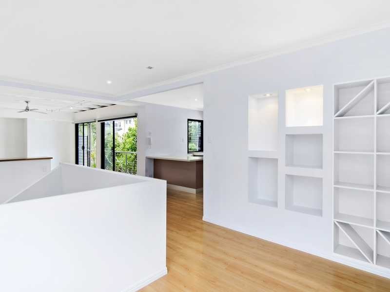 8 Fourth Avenue, Palm Beach QLD 4221