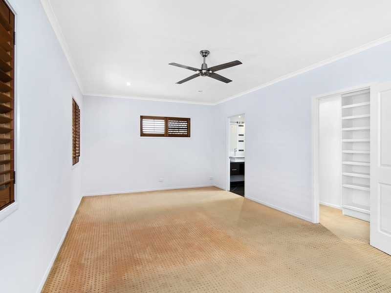 8 Fourth Avenue, Palm Beach QLD 4221