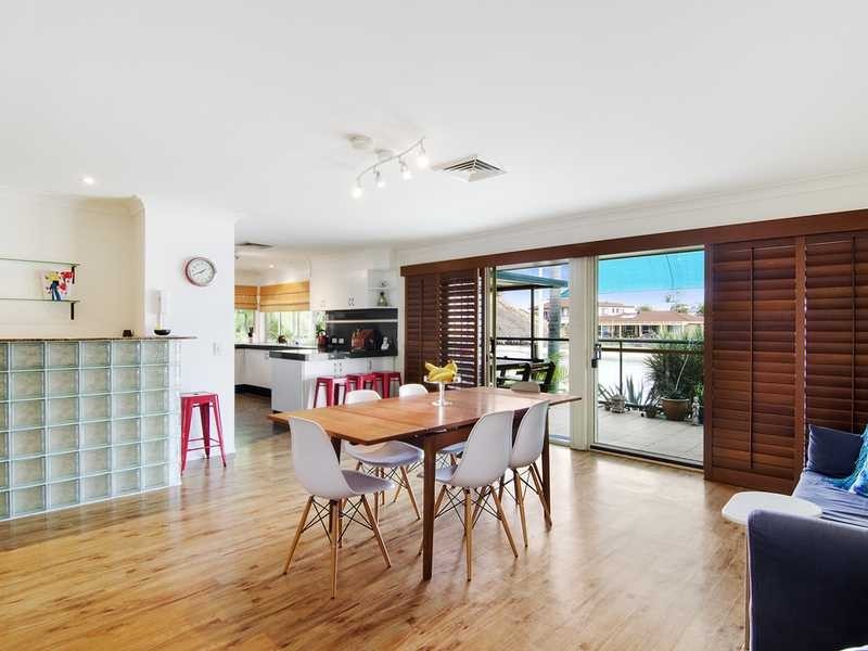 37 Murtha Drive, Elanora QLD 4221