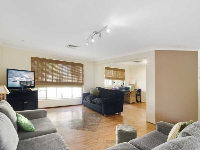 37 Murtha Drive, Elanora QLD 4221